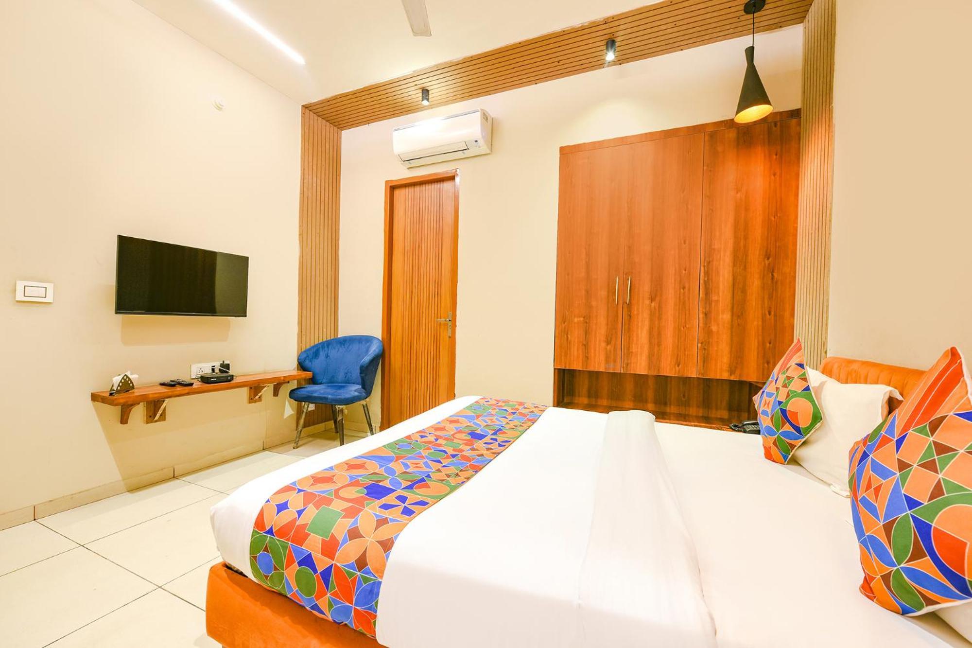Fabhotel Dc Premium Zirakpur Bagian luar foto