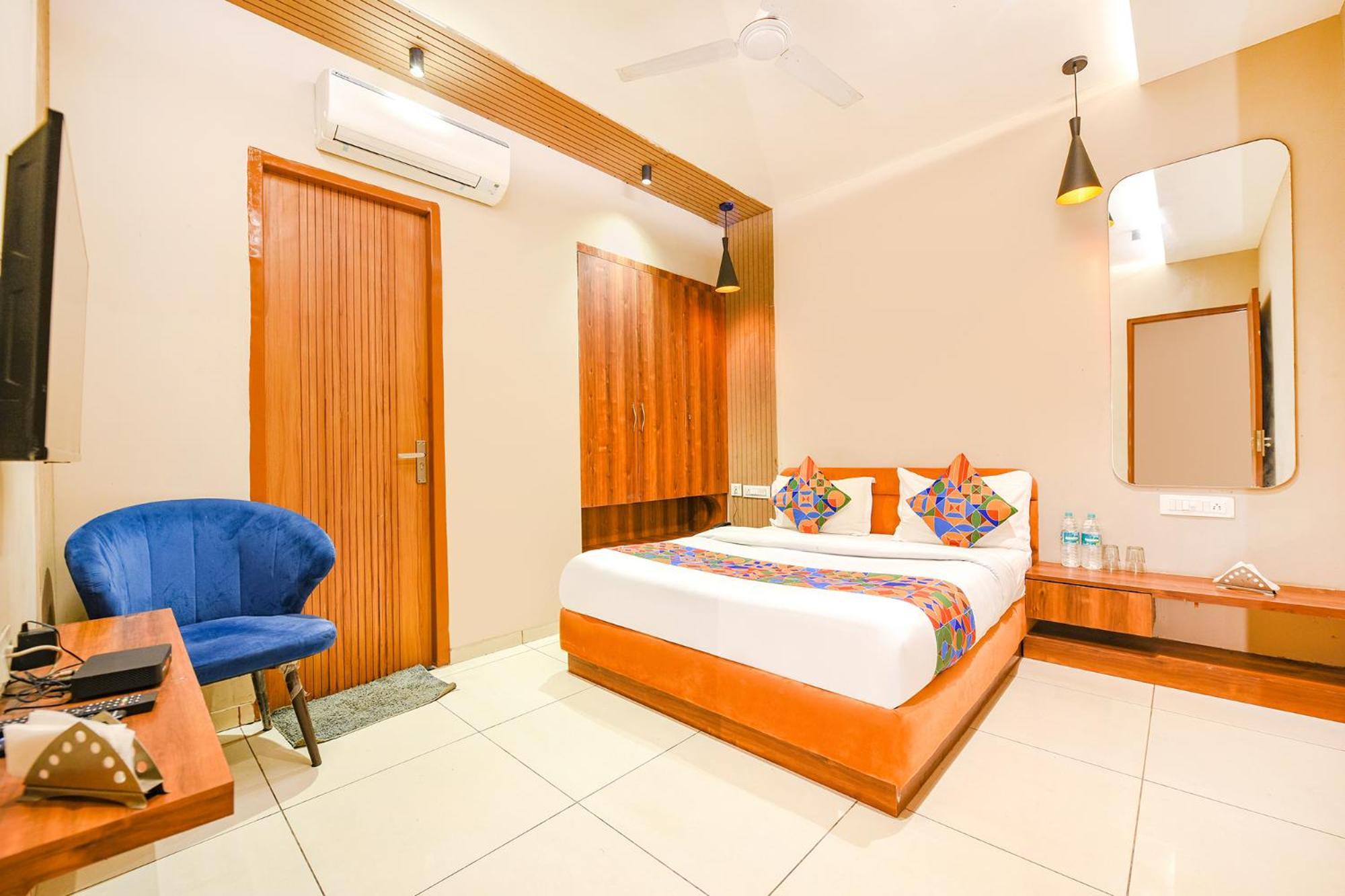 Fabhotel Dc Premium Zirakpur Bagian luar foto