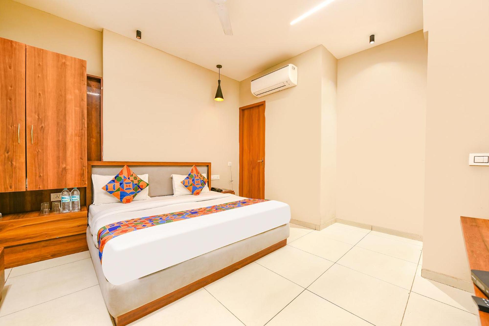 Fabhotel Dc Premium Zirakpur Bagian luar foto