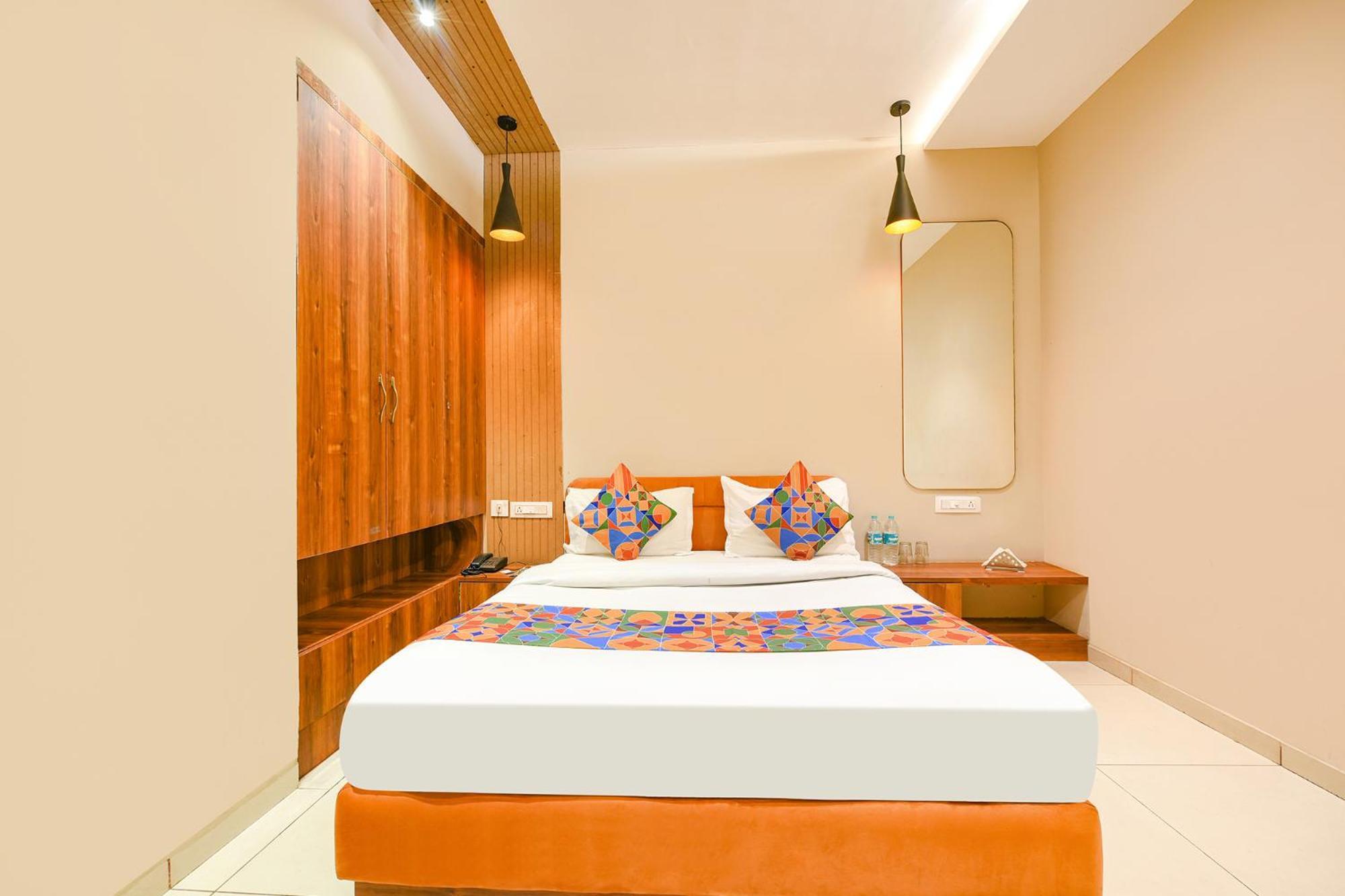 Fabhotel Dc Premium Zirakpur Bagian luar foto