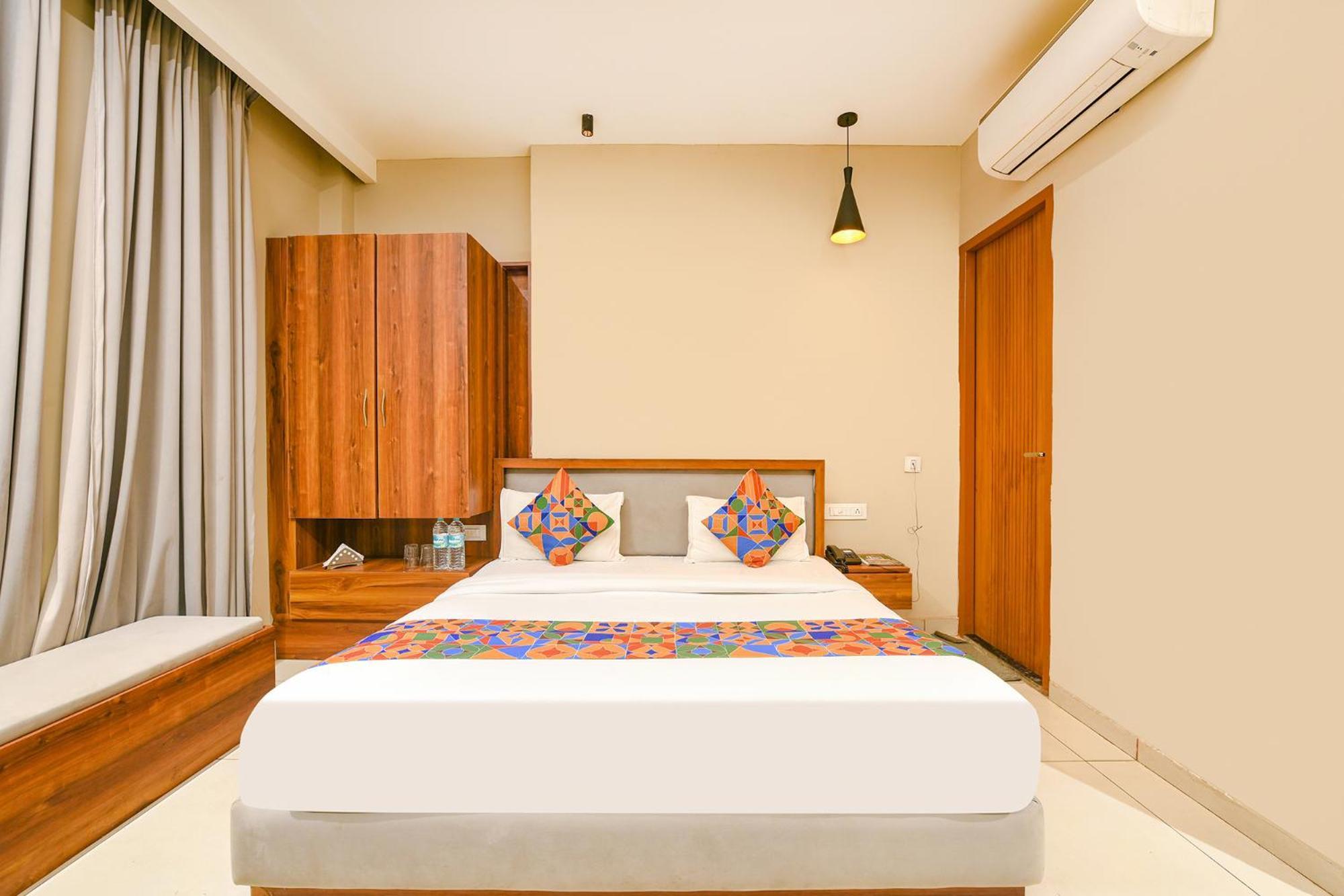 Fabhotel Dc Premium Zirakpur Bagian luar foto