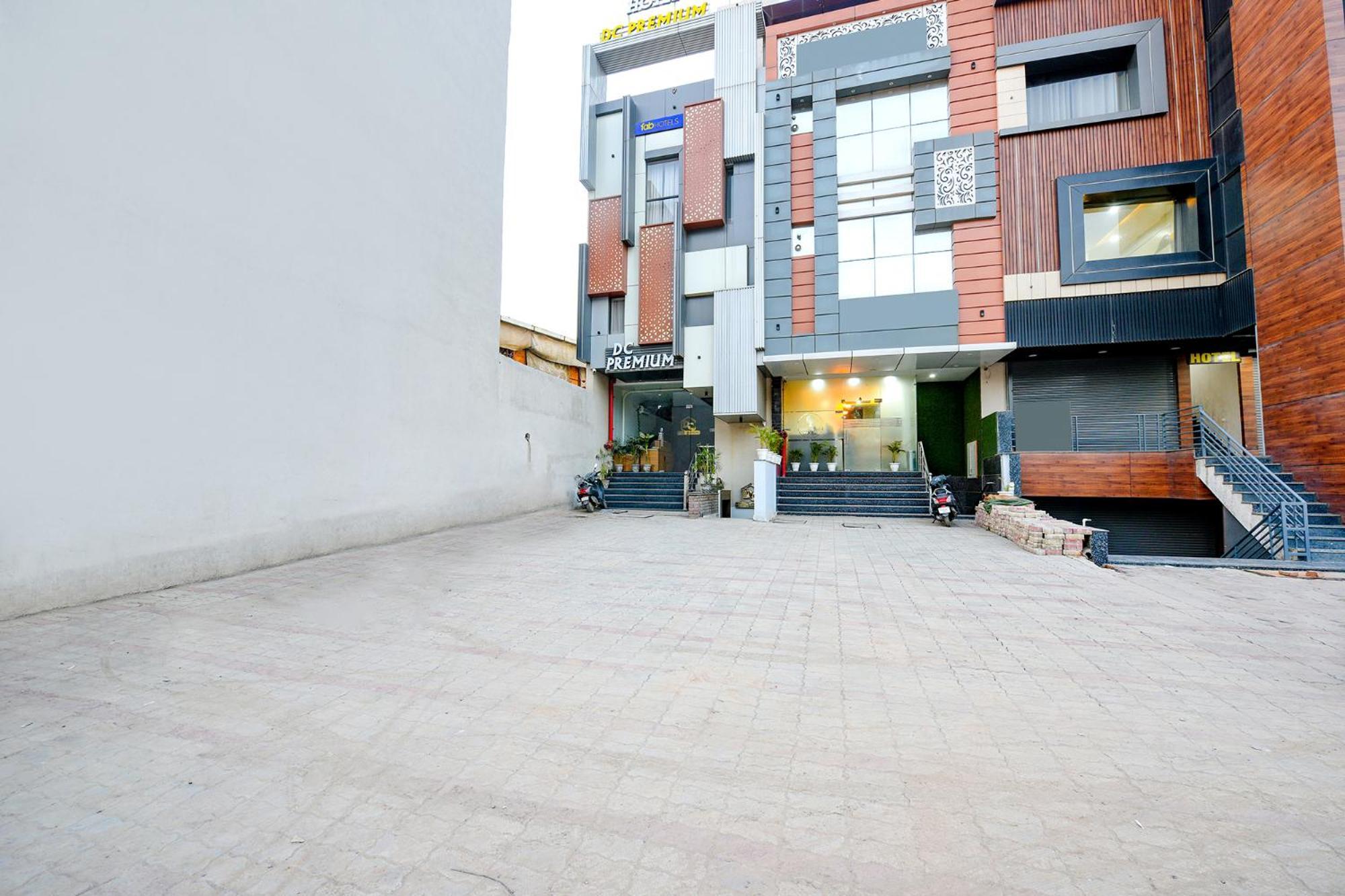 Fabhotel Dc Premium Zirakpur Bagian luar foto