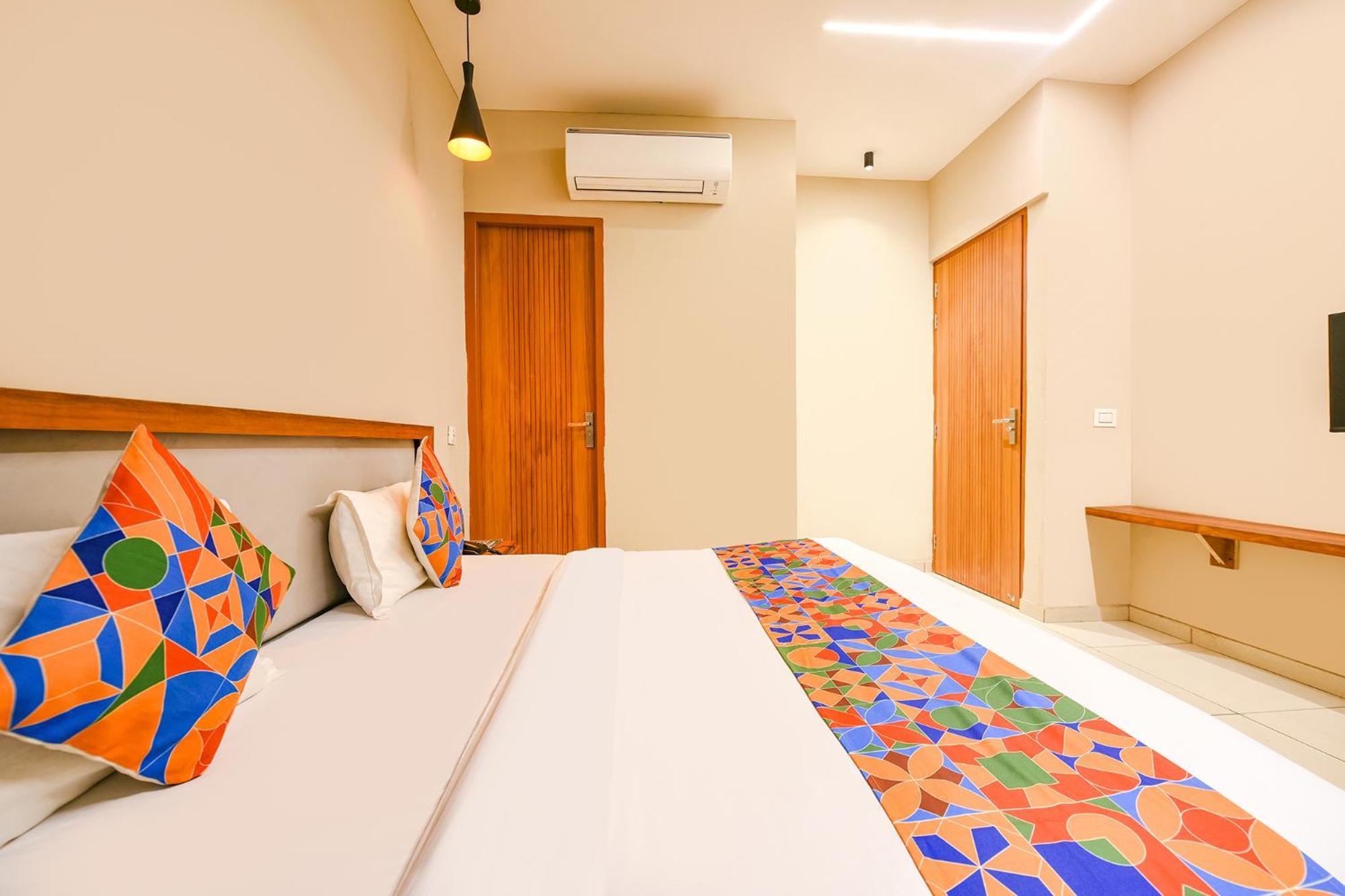 Fabhotel Dc Premium Zirakpur Bagian luar foto