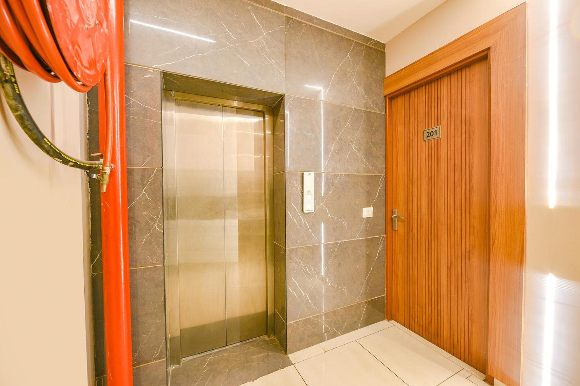 Fabhotel Dc Premium Zirakpur Bagian luar foto
