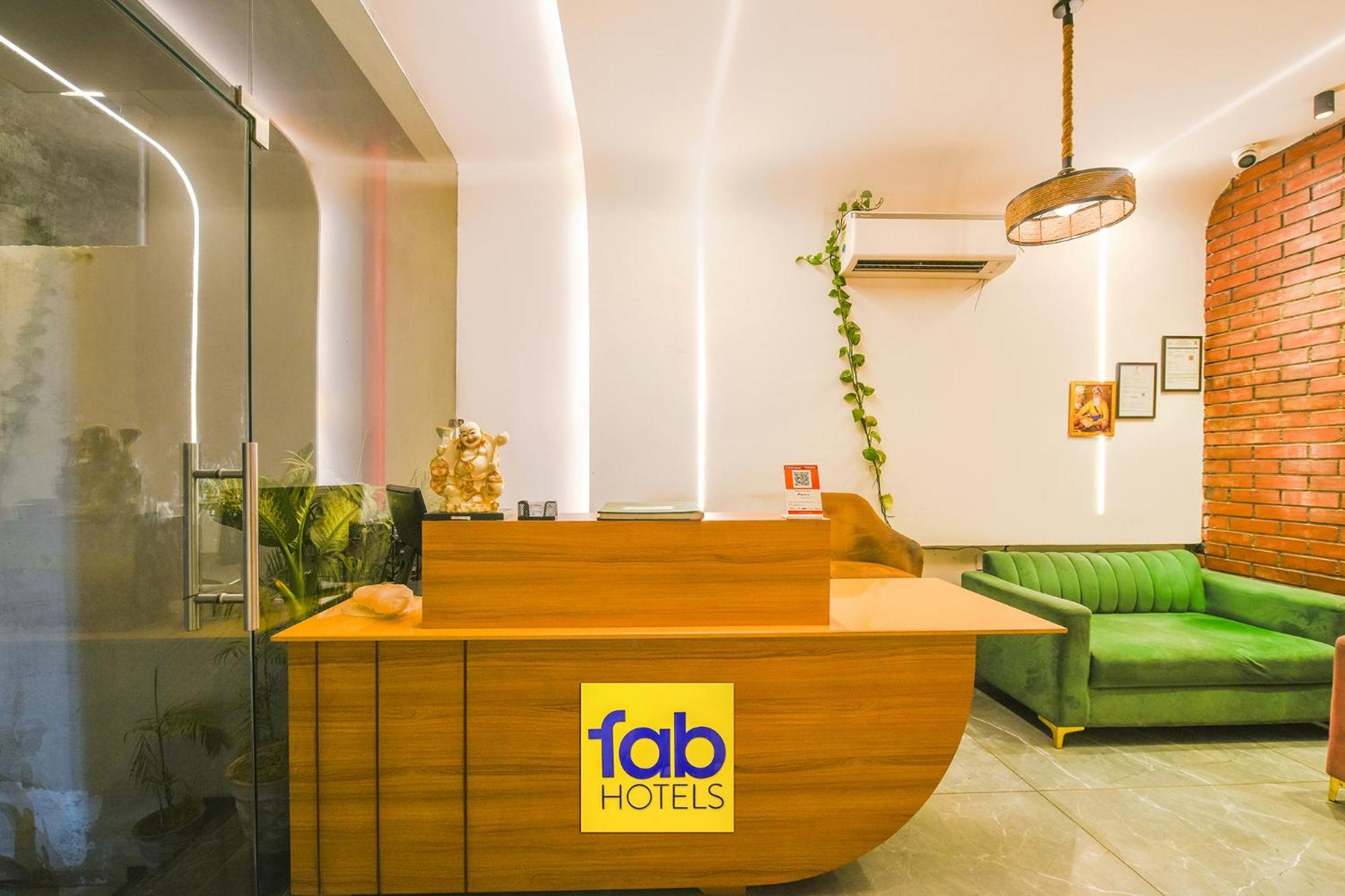 Fabhotel Dc Premium Zirakpur Bagian luar foto