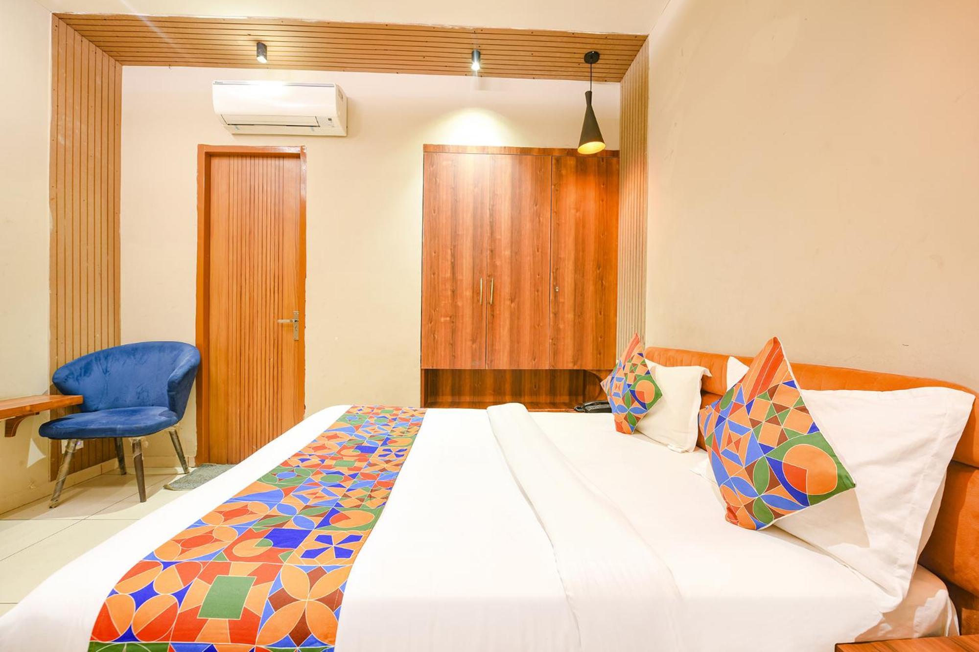 Fabhotel Dc Premium Zirakpur Bagian luar foto