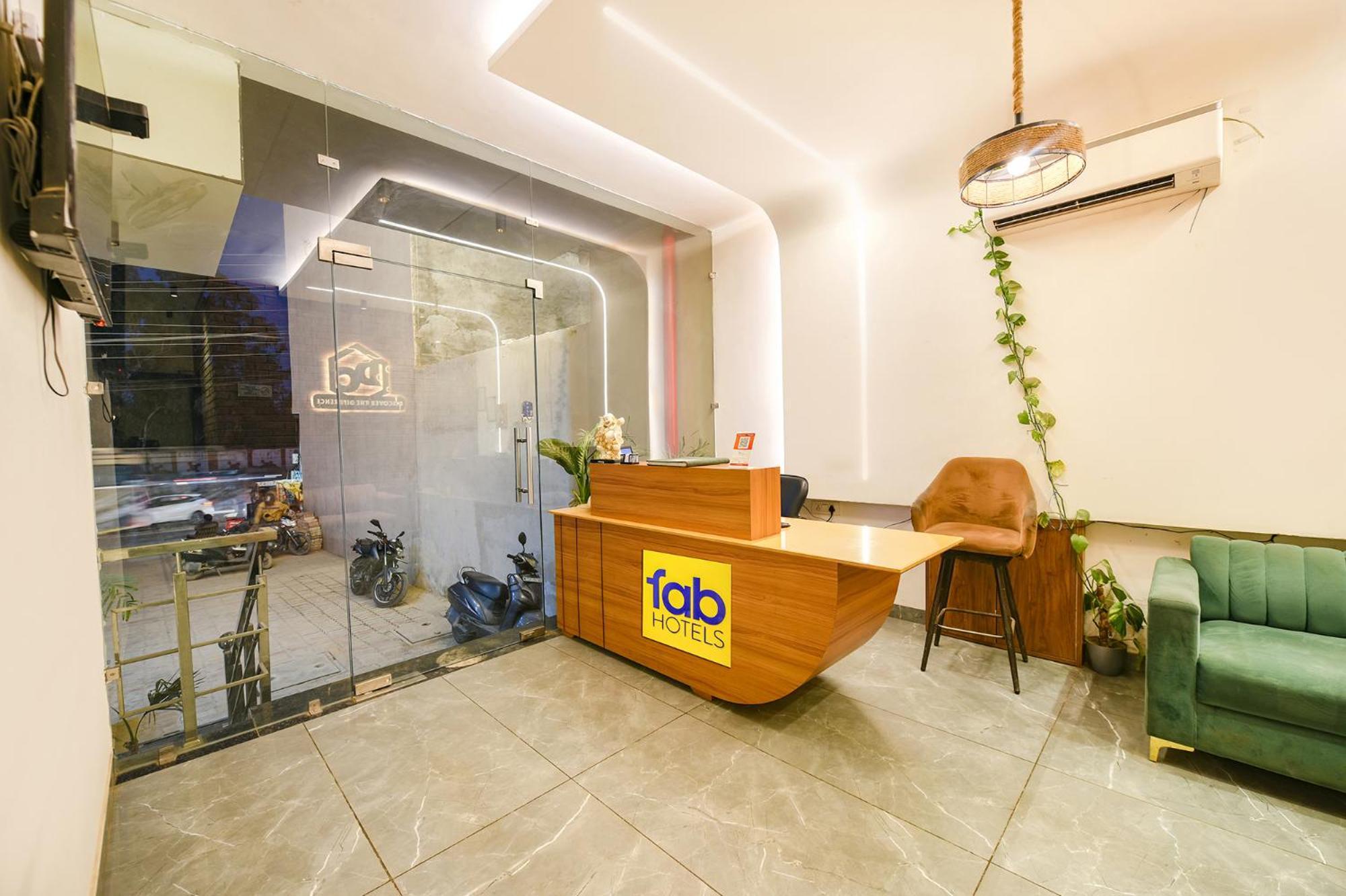 Fabhotel Dc Premium Zirakpur Bagian luar foto